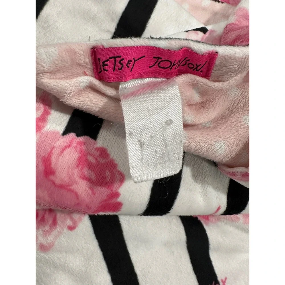 Betsey Johnson Baby Black Stripe‎ Pink Floral Plush Throw Blanket Soft Decor